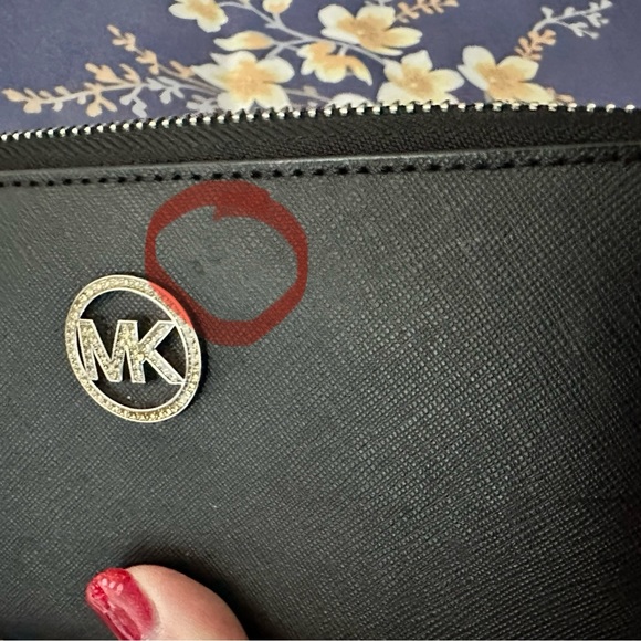 Used Michael Kors Long Wallet - Picture 4 of 6